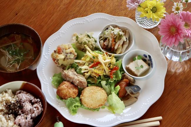 旬菜カフェおてあて 名古屋 東山公園 ほっこりできる本格マクロビオティック料理を