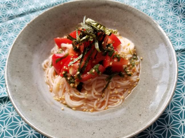 トマトの梅味噌和えと アレンジレシピ簡単素麺 夏野菜の炒め物 料理へのストレスを常備菜で解決 忙しい女性のための時短マクロビ