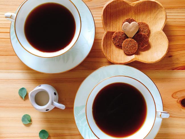 お茶農家が作る西尾製茶ノンカフェイン有機玄米コーヒーで、お茶を飲む幸せな時間に寄り添う 。