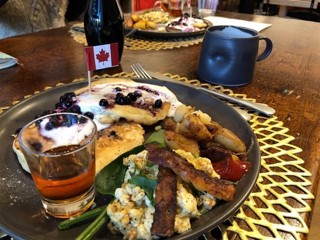 伝統的なカナダ料理をヴィーガンで 有名ヴィーガンシェフによる 期間限定カナディアンブランチ ディナー Ones Cantine