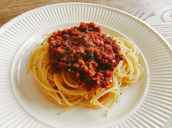 お肉は使っていないのに まるでミートソース ごぼうのトマトソースパスタ お家で簡単 ベジごはん