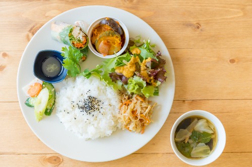 緑溢れる森の中にある 親子でつどえるお野菜カフェ Cafe Photostudioイロノハ 玉川上水